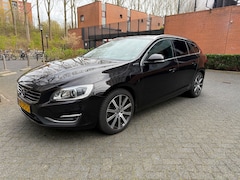 Volvo V60 - 2.4 D6 Twin Engine R-Design Euro 6 Leder Panorama