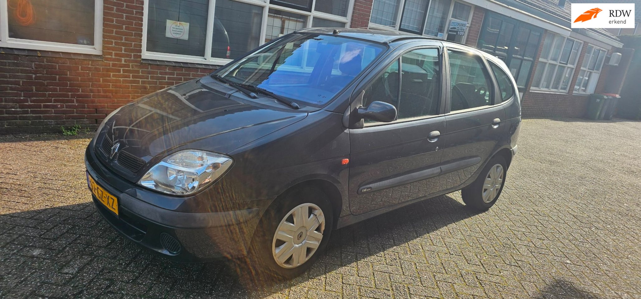 Renault Scénic - 1.6-16V Authentique slechts 66.000km - AutoWereld.nl