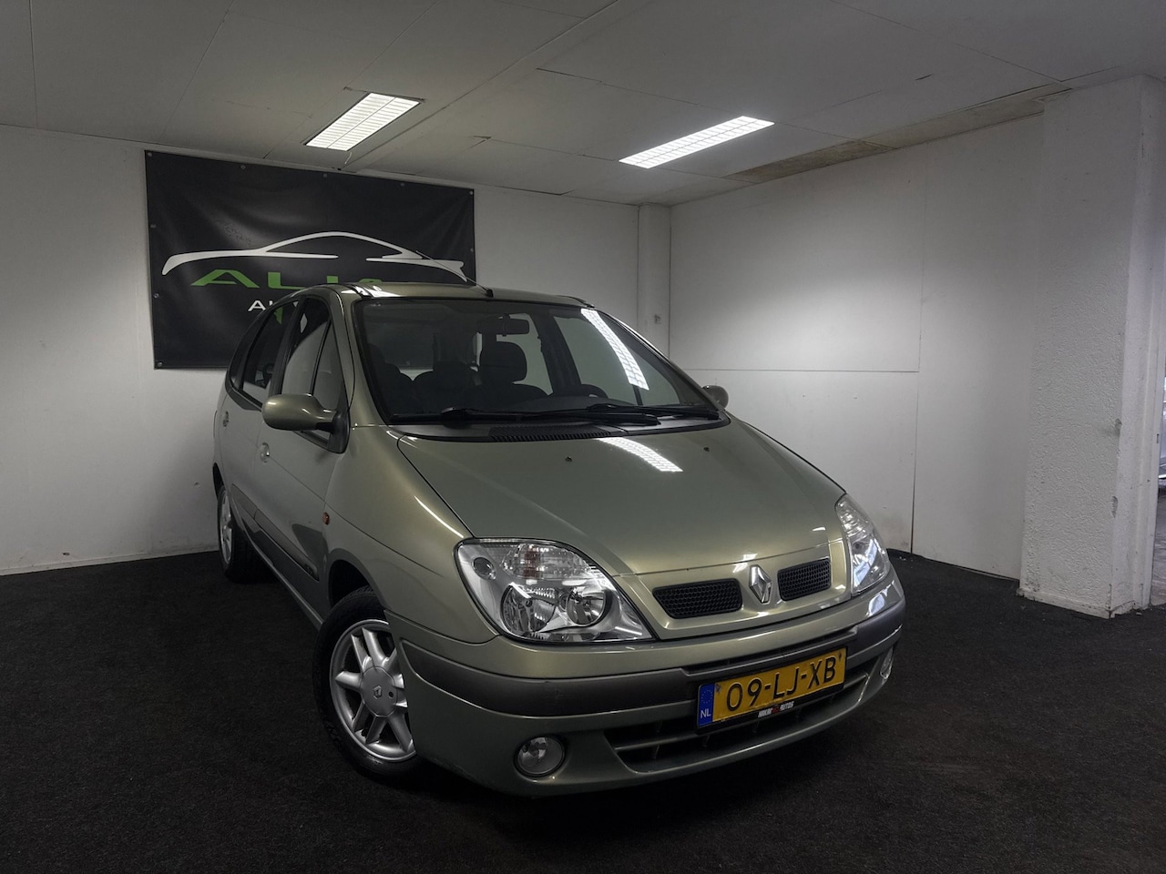 Renault Scénic - Renault Scénic 1.6-16V Authentique - Airco - APK 2027 - AutoWereld.nl