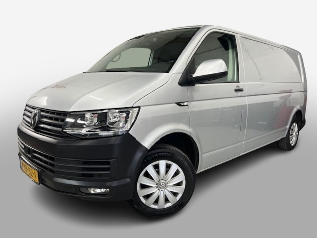 Volkswagen Transporter - 2.0 TDI L2H1 150PK 3 zits, PDC, CAMERA, Stoelverwarming, Cruis.ctrl - AutoWereld.nl