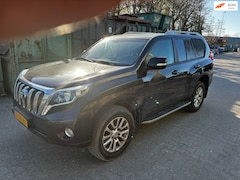 Toyota Land Cruiser - 2017 * 2.8 D-4D-F SX Window Van * SIDE BARS * NAVI * GRIJS KENTEKEN