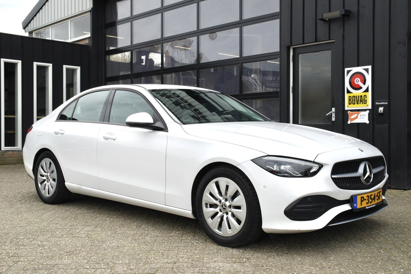 Mercedes-Benz C-klasse - 180 Business Line | NL-Auto | Dealer Onderhouden | Adap.Cruise | Carplay | Camera - AutoWereld.nl