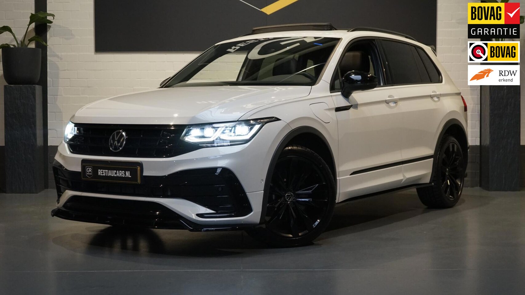 Volkswagen Tiguan - 1.4 TSI eHybrid 245PK R-Line Maxton BLACKSTYLE AUTOMAAT-360CAMERA-ACC-AMBIANCE-IQLIGHT-KEY - AutoWereld.nl