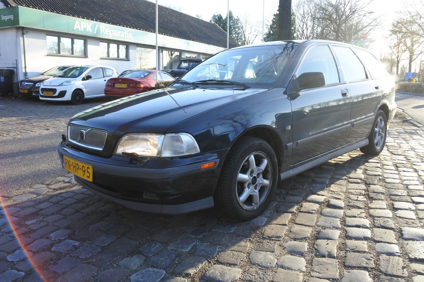 Volvo V40 - 1.8 Comfort AUTOMAAT , AIRCO , APK , 12-11-2026 - AutoWereld.nl