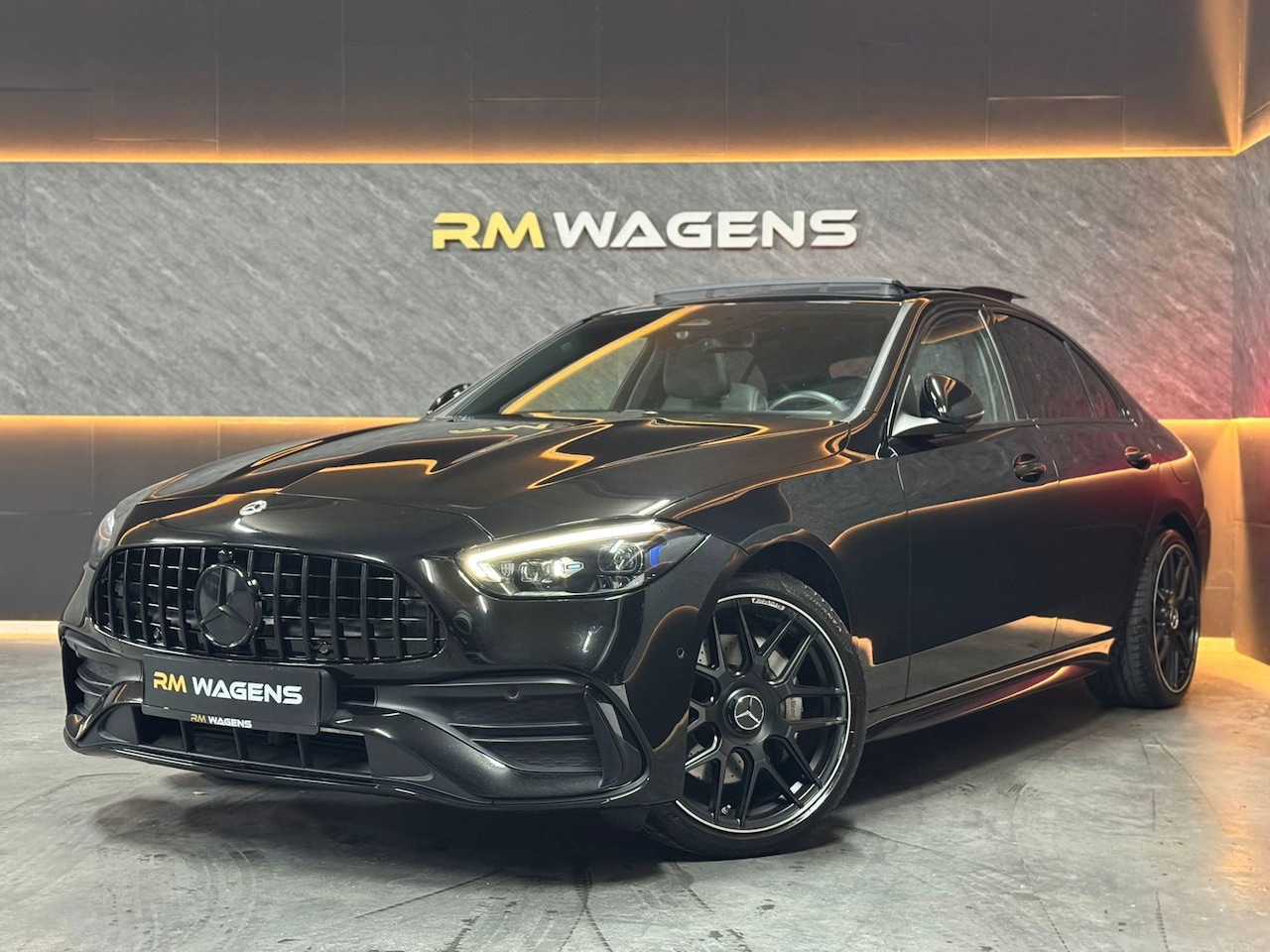 Mercedes-Benz C-klasse - 300 e AMG Line |C63 look|Pano|Leder|Keyless|Sfeerv - AutoWereld.nl