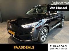 MG ZS - EV Long Range Luxury 70 kWh Trekhaak | ALL Season banden | Panoramadak | Carplay | Lederin