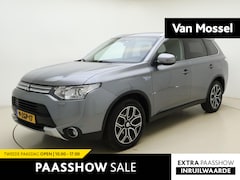 Mitsubishi Outlander - 2.0 PHEV Executive Edition X-Line | Navigatie | Climate Control | Camera | Keyless | Licht