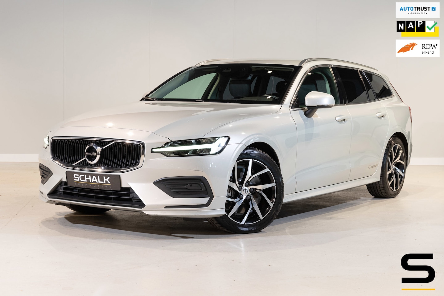 Volvo V60 - 2.0 T5 Momentum|NAP|Rdesign|Leder|Cam|Stoelverwarm - AutoWereld.nl