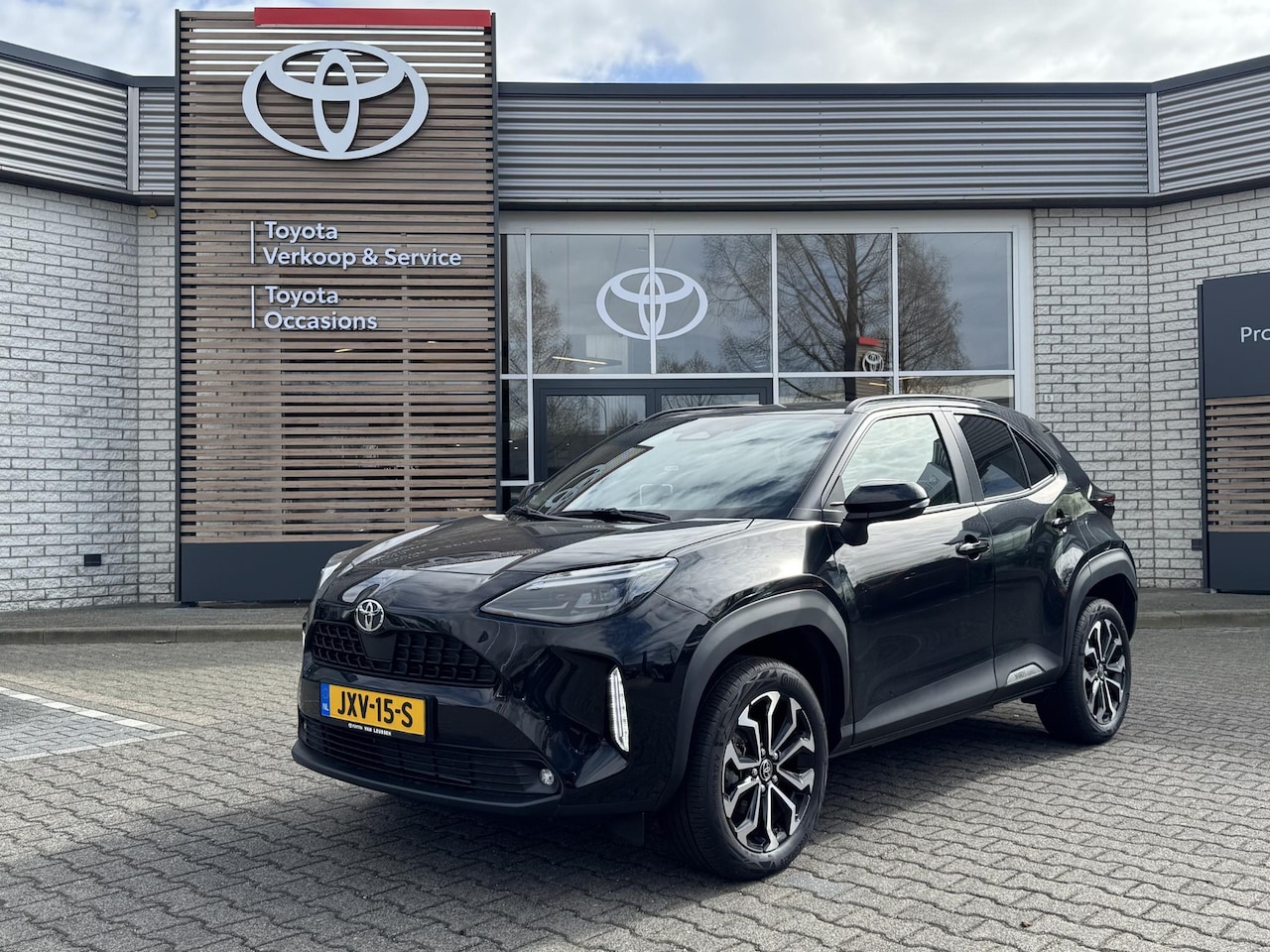 Toyota Yaris Cross - 1.5 Hybrid 115 first edition NAVI KEYLESS STOEL/STUURVERW LM-VELGEN PARKCAMERA APPLE/ANDRO - AutoWereld.nl