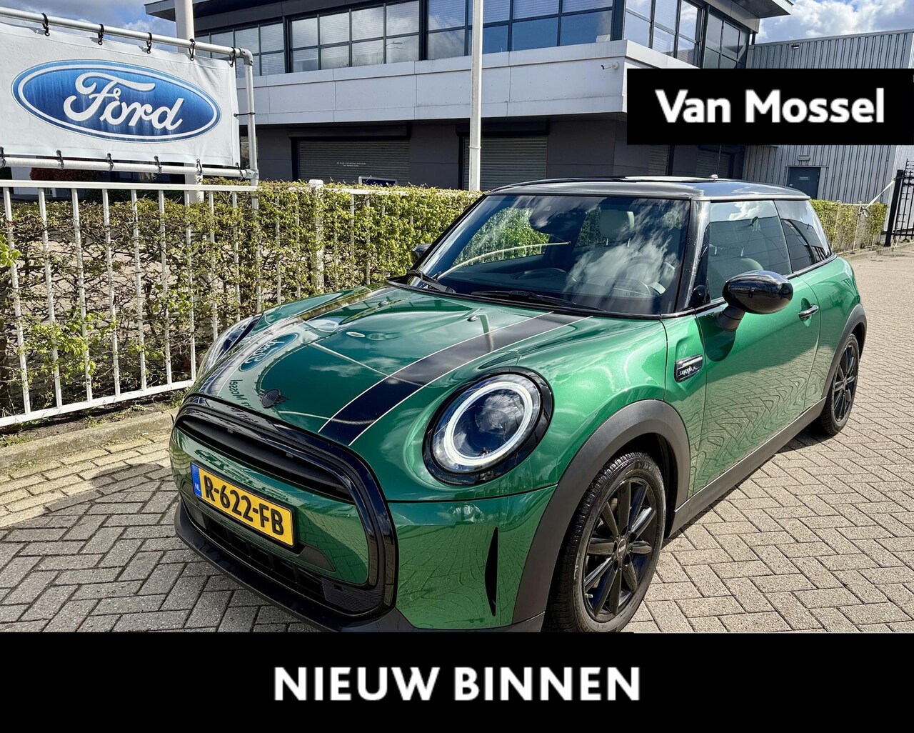 MINI Cooper - Mini 1.5 Camden Plus Edition Panorama Dak | Volledig lederen Bekleding - AutoWereld.nl