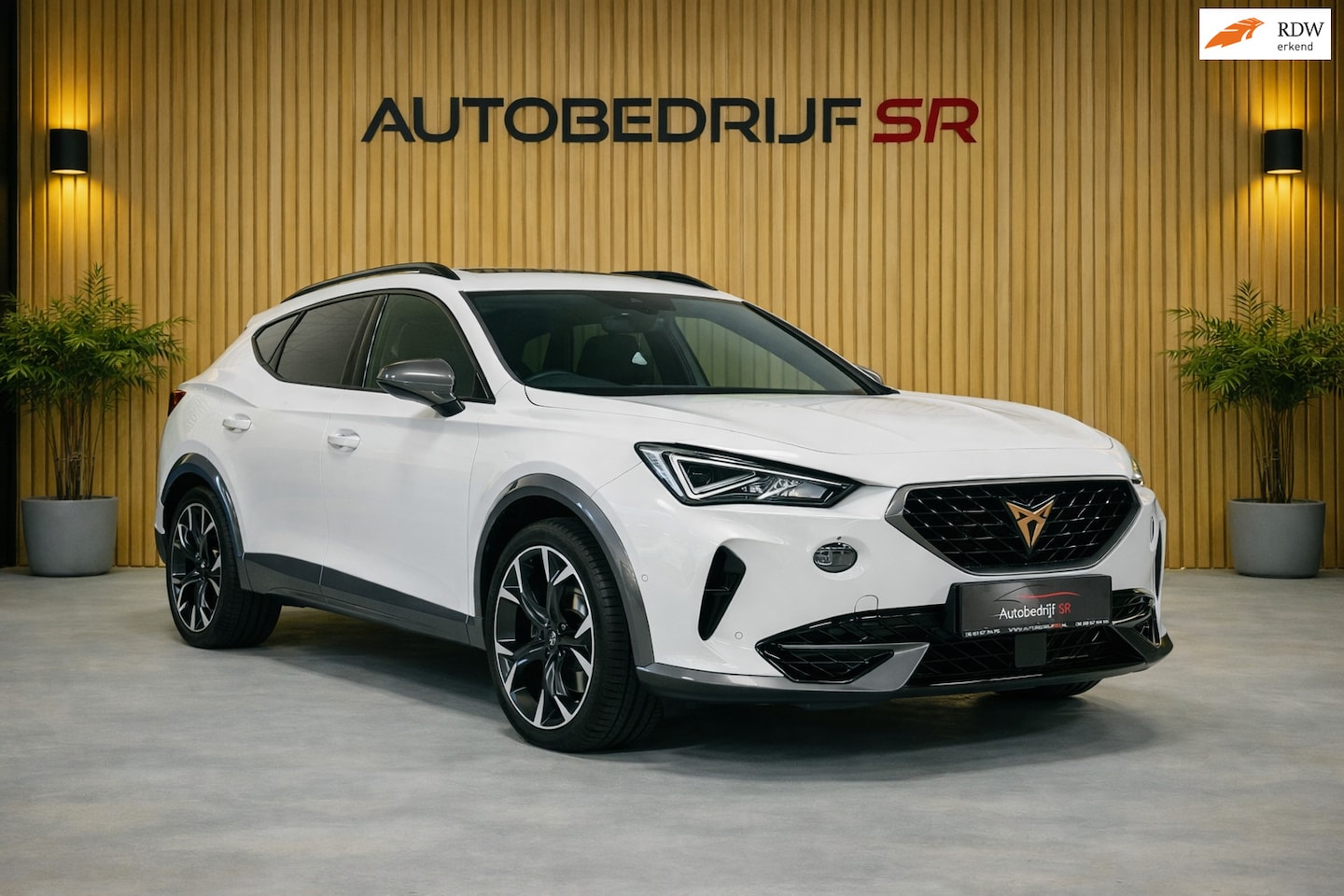 CUPRA Formentor - 2.0 TSI 4DRIVE Panoramadak! Keyless! Camera! Sfeerverlichting! Leder! Elektr Achterklep - AutoWereld.nl
