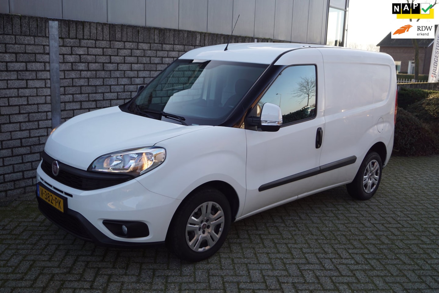 Fiat Doblò Cargo - 1.3 MJ L1H1 SX Airco Navi Cruise Elektrische Ramen en Spiegels PDC DAB Schuifdeur Rechts E - AutoWereld.nl