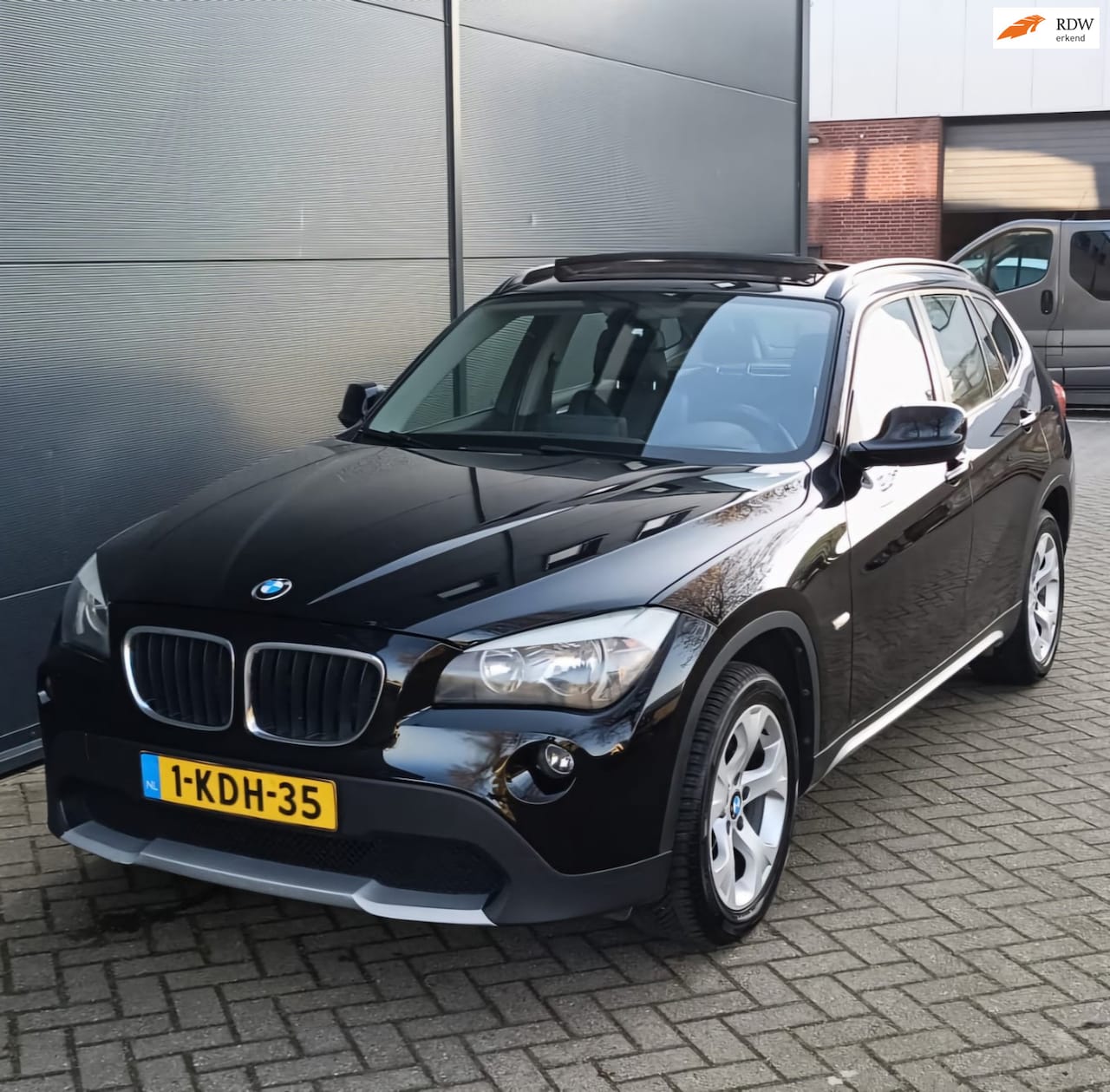 BMW X1 - SDrive18i Executive Pano Leer Nav - AutoWereld.nl