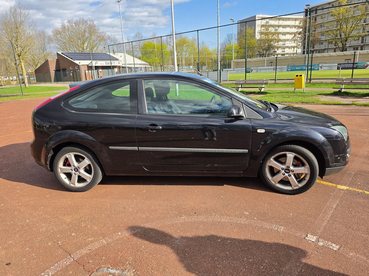 Ford Focus - 2.0-16V Titanium onderhouden - Cruisecontrol / airco - AutoWereld.nl