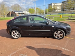 Ford Focus - 2.0-16V Titanium onderhouden - Cruisecontrol / airco