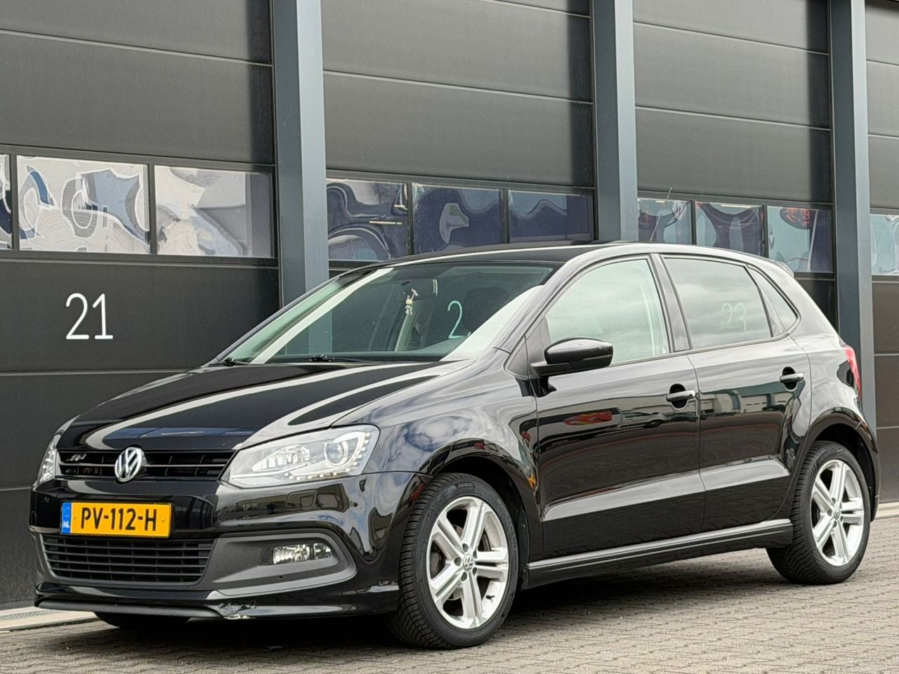 Volkswagen Polo - 1.6 TDI R-Line Clima Xenon AUTOMAAT - AutoWereld.nl