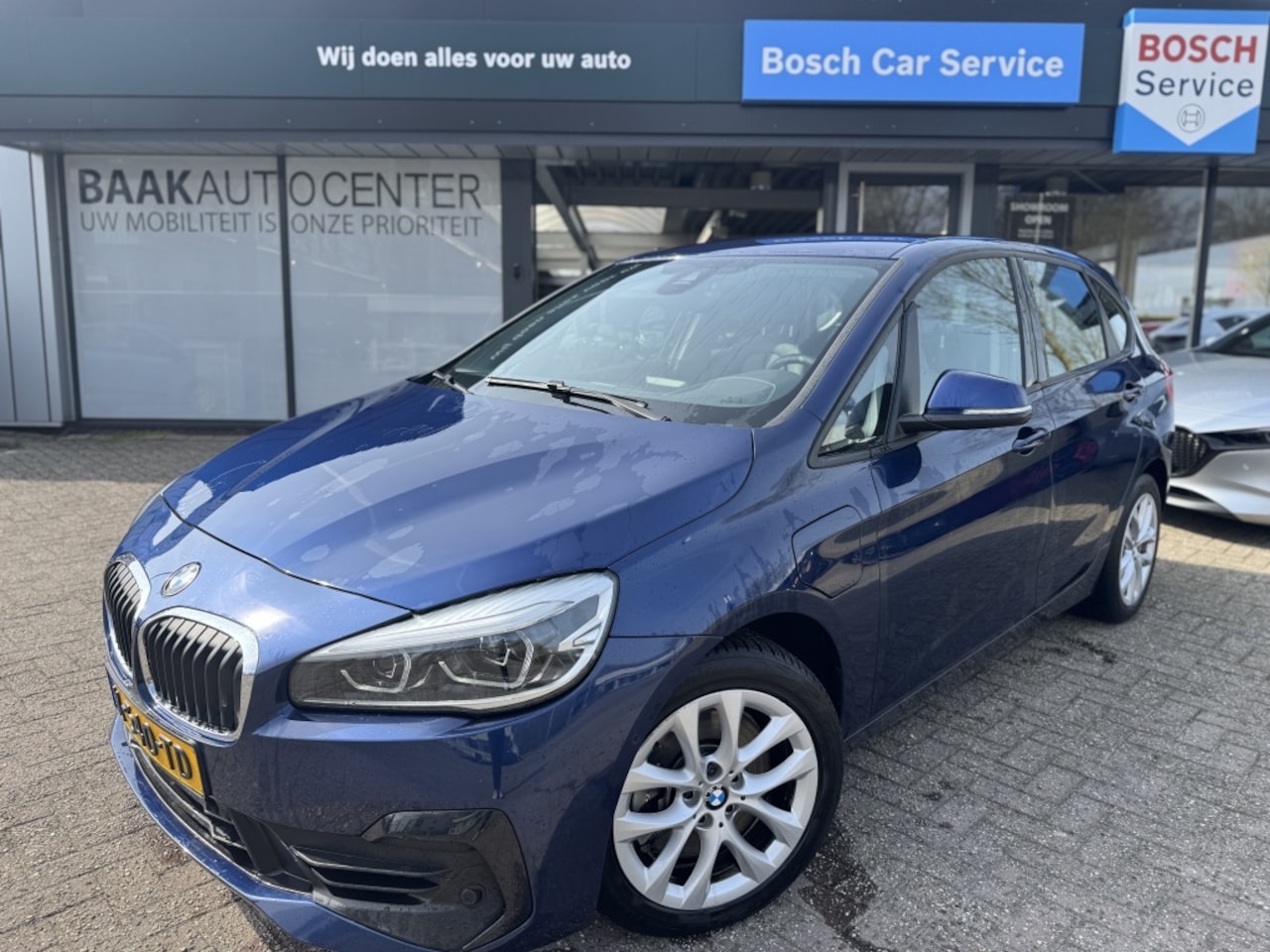BMW 2-serie Active Tourer - 225xe iPerformance Executive | Leer | Navi | Camera - AutoWereld.nl