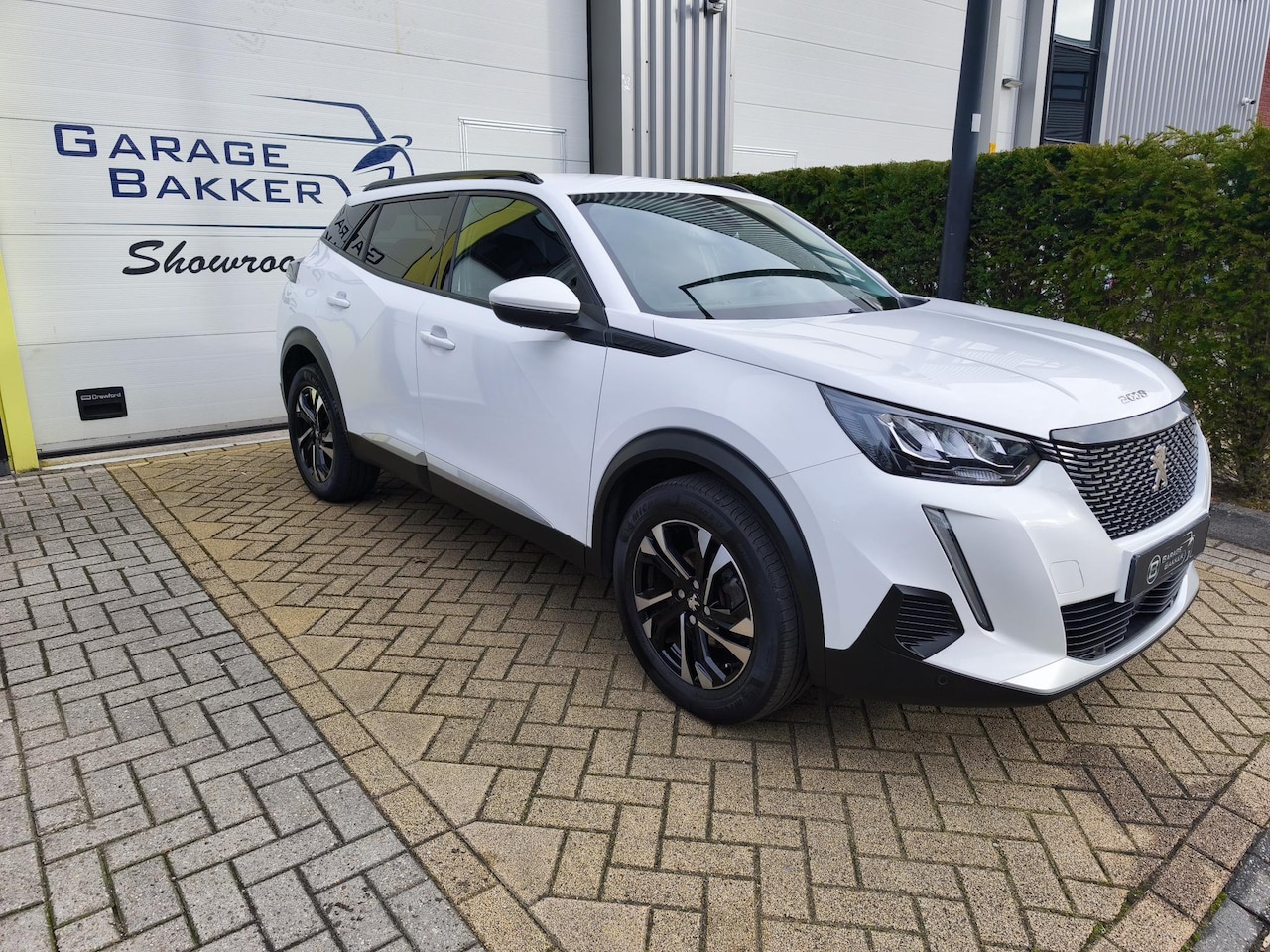 Peugeot 2008 - 1.2 PureTech Allure Pack Acc|LED|Stoelverwarming|Achteruitrijcamera|Parkeersensoren|Apple - AutoWereld.nl