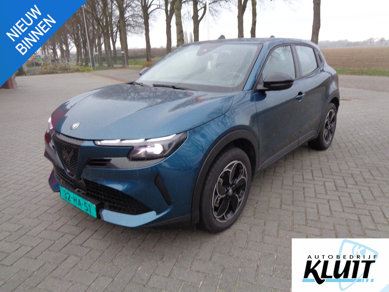 Alfa Romeo Junior - Elettrica 54 kWh 2x op voorraad kleur Blue Navagli en Grigio Arese - AutoWereld.nl