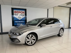 Volkswagen Golf - 1.4 eHybrid Style Carplay / Navigatie / Adapt cruise / Sfeerverlichting