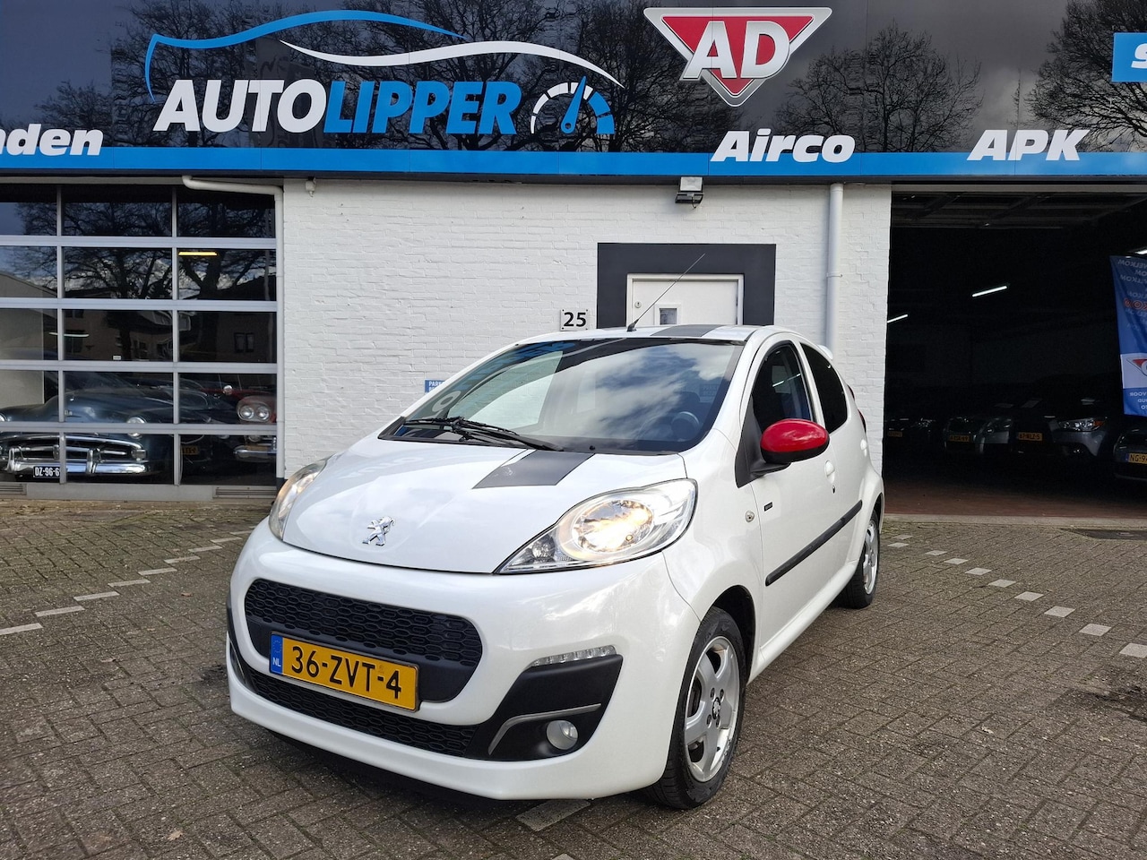 Peugeot 107 - 1.0 Sportium /Nieuwe apk bij aflevering/All season banden/Lm velgen/Airco - AutoWereld.nl
