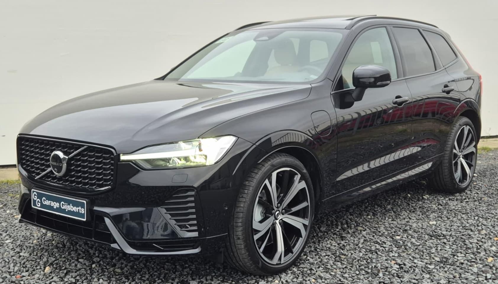 Volvo XC60 - 2.0 Phev T8 P AWD Ultra Dark Luchtvering - Bowers Wilkins Sound - massage stoelen - Stoel - AutoWereld.nl