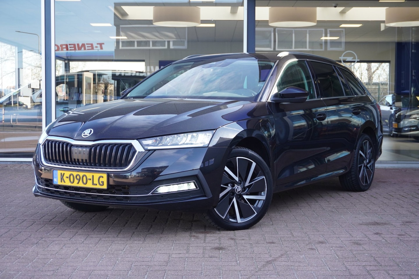 Skoda Octavia Combi - 1.4 TSI iV PHEV Business Edition Automaat | Airco | Lm velgen | Navigatie | Vol opties | E - AutoWereld.nl