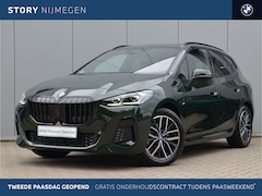BMW 2-serie Active Tourer - 225e xDrive M Sport Automaat / Panoramadak / Trekhaak / Achteruitrijcamera / Sportstoelen