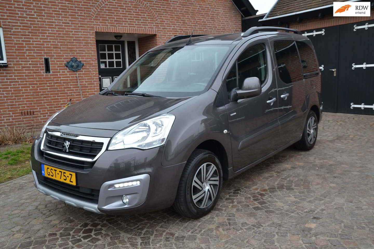 Peugeot Partner Tepee - 1.2 PureTech Active - Airco - Navigatie - Cruise control - Parkeersensoren - Trekhaak - Da - AutoWereld.nl