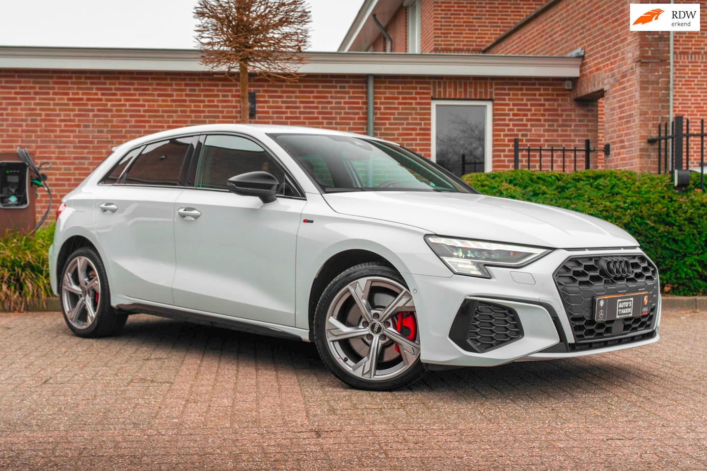 Audi A3 Sportback - 45 TFSI e S Edition Competition 245 PK Matrix LED Adaptive RS Zetels Keyless B&O 18'' - AutoWereld.nl