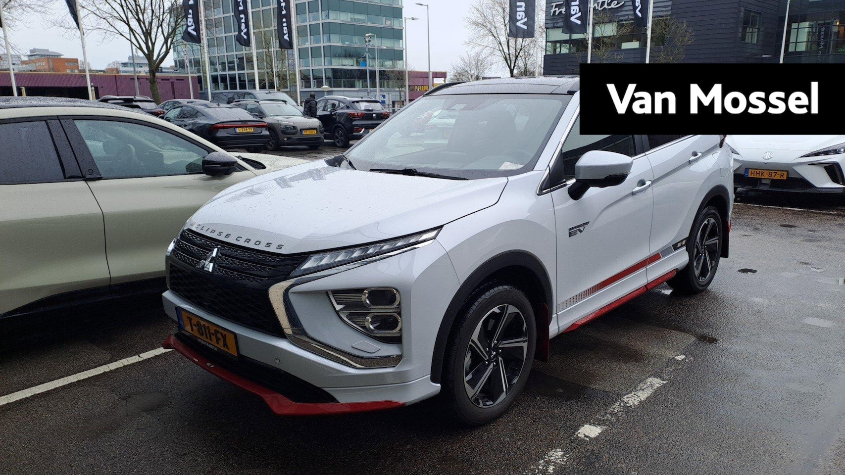 Mitsubishi Eclipse Cross - 2.4 PHEV Instyle | elektrisch glazen panorama-dak | navigatiesysteem | LED koplampen | - AutoWereld.nl