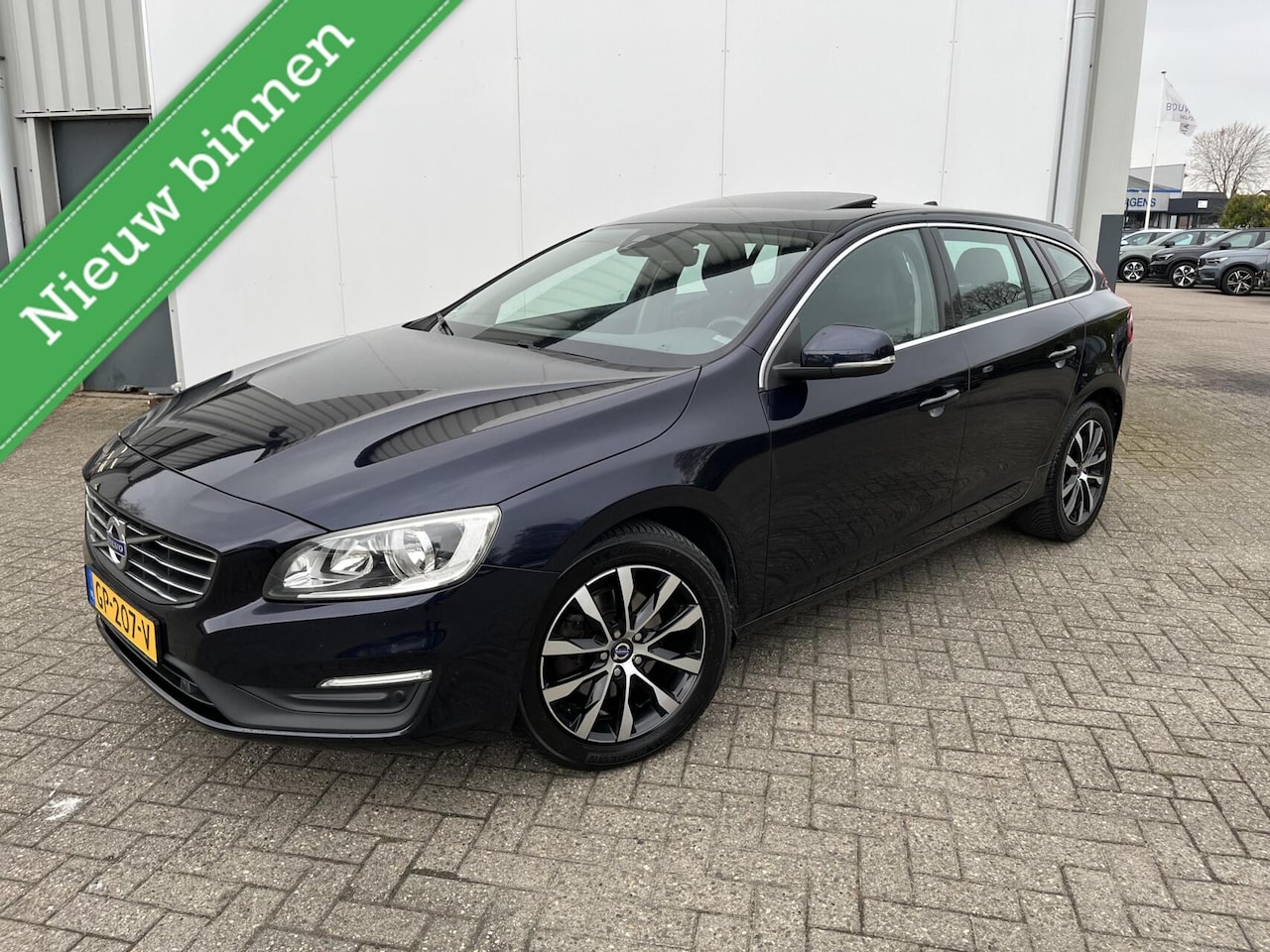 Volvo V60 - 2.0 D3 Momentum Business|Aut.|verw.stoel V/A|trekhaak - AutoWereld.nl