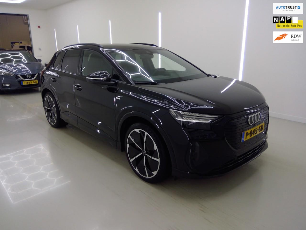 Audi Q4 e-tron - 40 S-LINE COMPETITION 77 kWh SOH 95% l MATRIX l CARPLAY l CAMERA l ADAPT.CRUISE l ORG.NL l - AutoWereld.nl