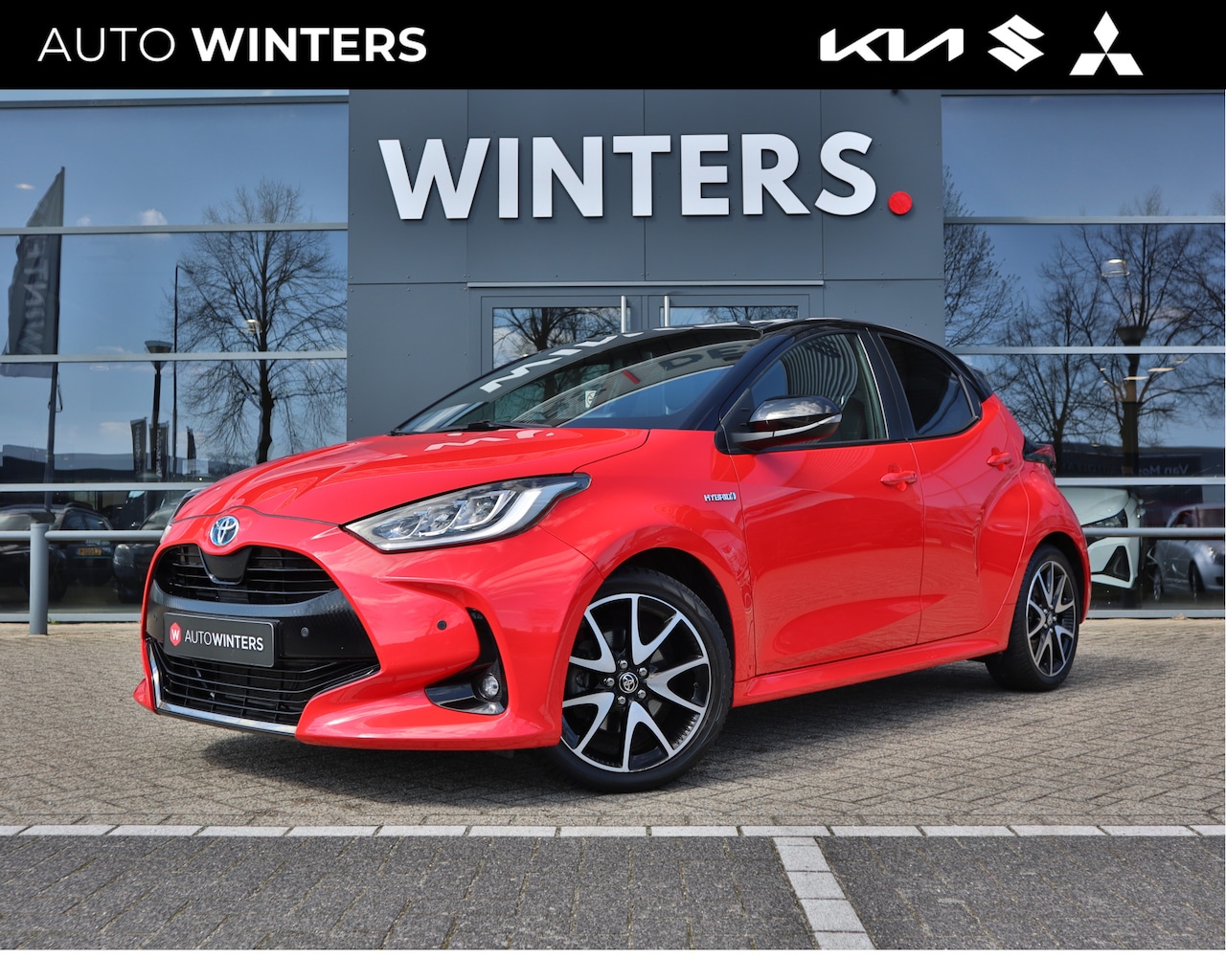 Toyota Yaris - 1.5 Hybrid Executive Bi-Tone | All-Season banden | CarPlay | Stoelverwarming | Camera - AutoWereld.nl