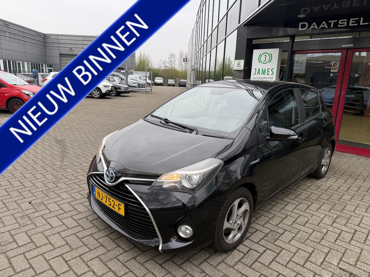 Toyota Yaris - 1.5 Hybrid Lease Limited Camera/Trekhaak - AutoWereld.nl