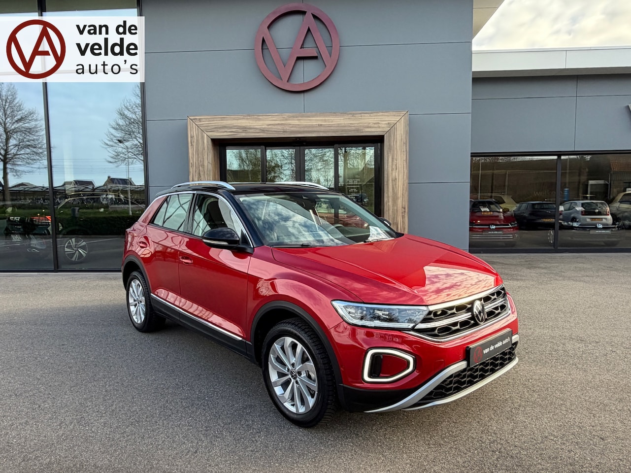 Volkswagen T-Roc - 1.5 TSI 150pk DSG Style | Navigatie | Standkachel | Camera | Elek. Achterklep | Dode hoek - AutoWereld.nl