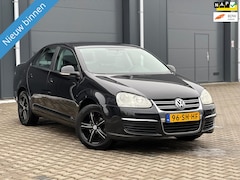 Volkswagen Jetta - 1.6 Trendline Clima Cruise Lmv