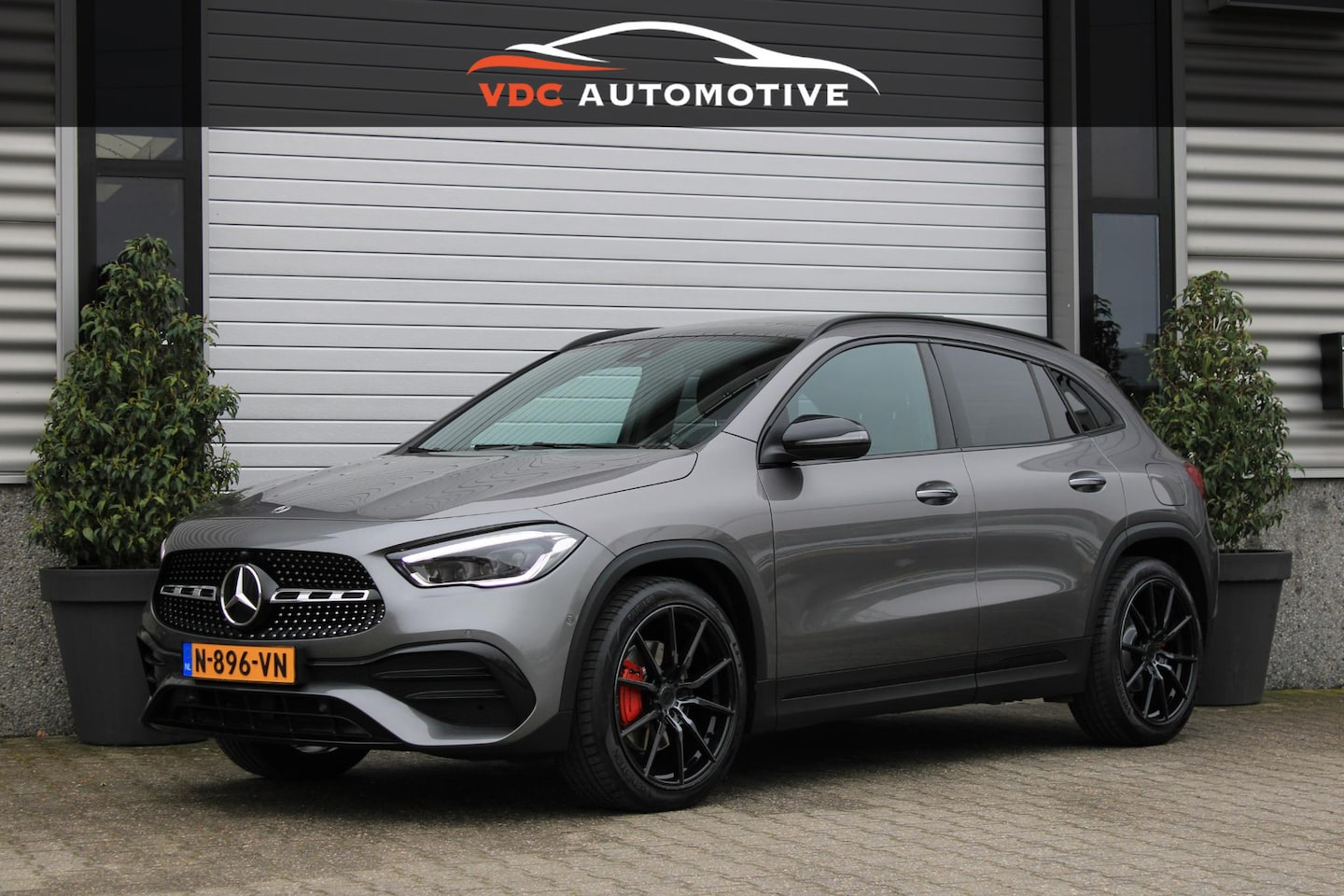 Mercedes-Benz GLA-Klasse - 180 AMG Pano | Keyless | Concaver Velgen | Widescreen | Sfeerverlichting | Memory | Multib - AutoWereld.nl