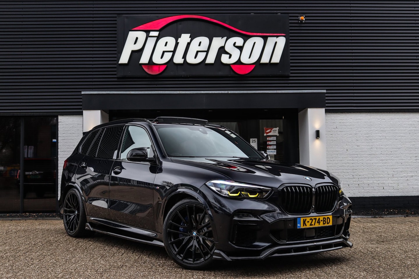 BMW X5 - M50d DEALER OH BTW PANO 360 LUCHTVERING SOFTCLOSE H&K - AutoWereld.nl