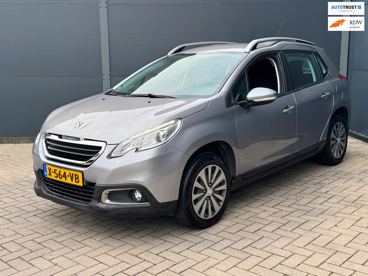 Peugeot 2008 - 1.2 PureTech Automaat / Trekhaak / Nw Riem - AutoWereld.nl