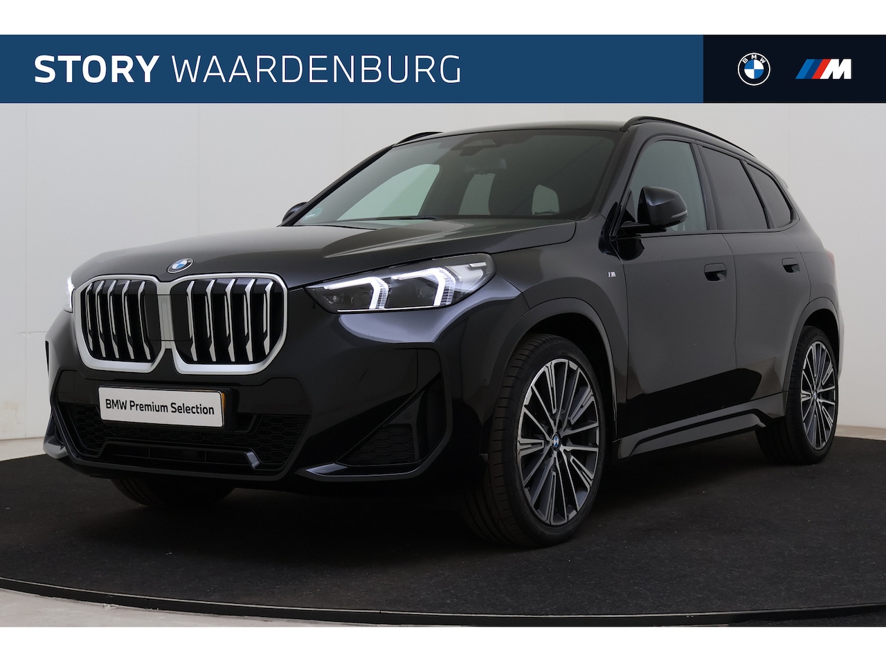 BMW X1 - sDrive18i M Sport Automaat / Trekhaak / Sportstoelen / Comfort Access / Achteruitrijcamera - AutoWereld.nl