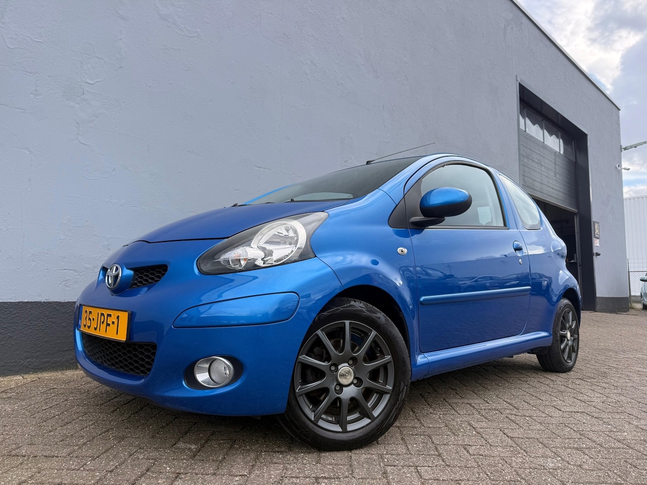 Toyota Aygo - 1.0-12V Dynamic Blue - Airco - LMV - AutoWereld.nl
