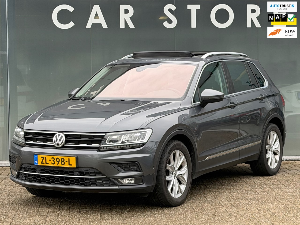 Volkswagen Tiguan - 1.5 TSI DSG Highline PANO DIGIDASH TREKHAAK 1E EIGENAAR - AutoWereld.nl
