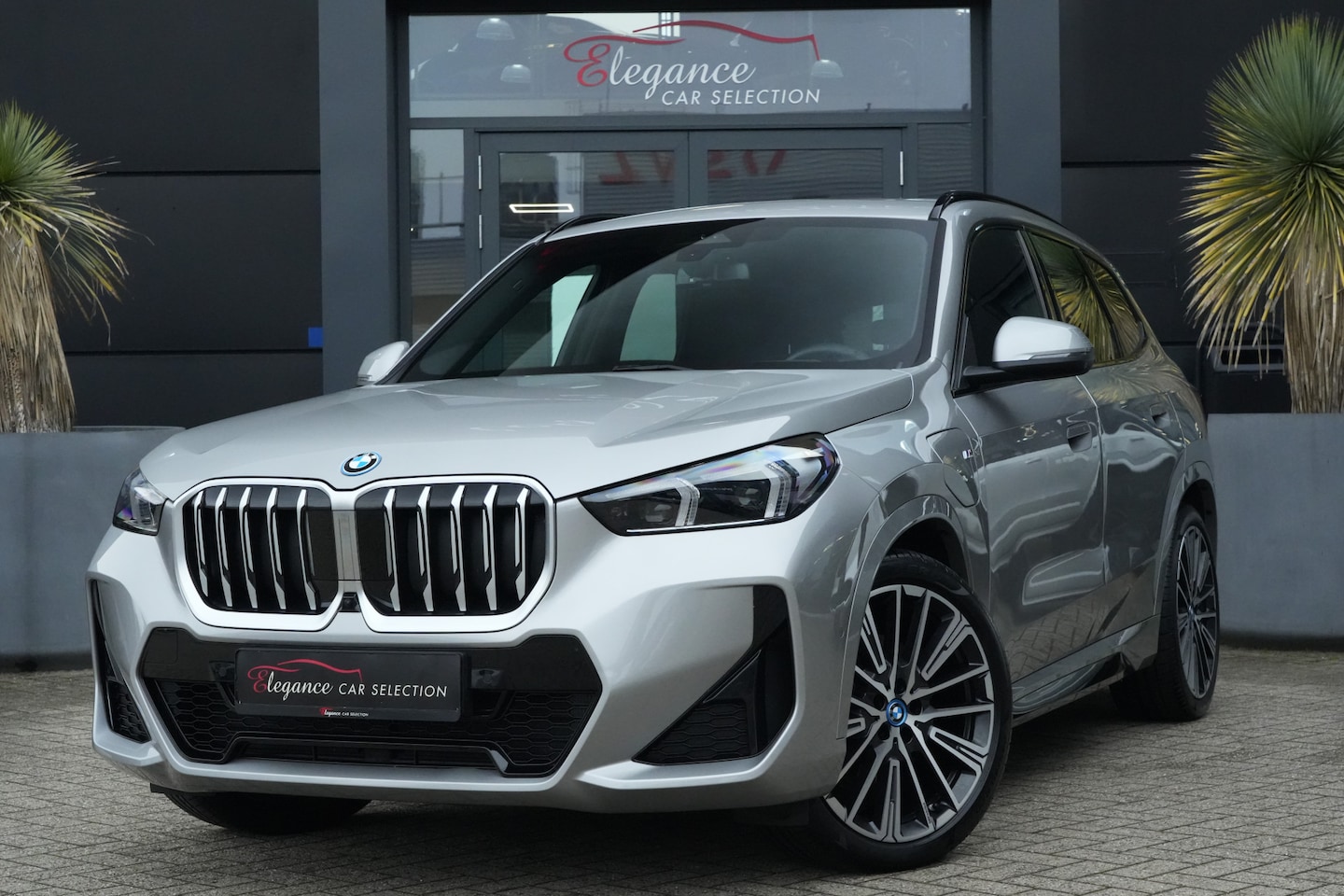 BMW X1 - xDrive25e M Sport 245pk Panoramadak/HeadUpDisplay/360Camera - AutoWereld.nl