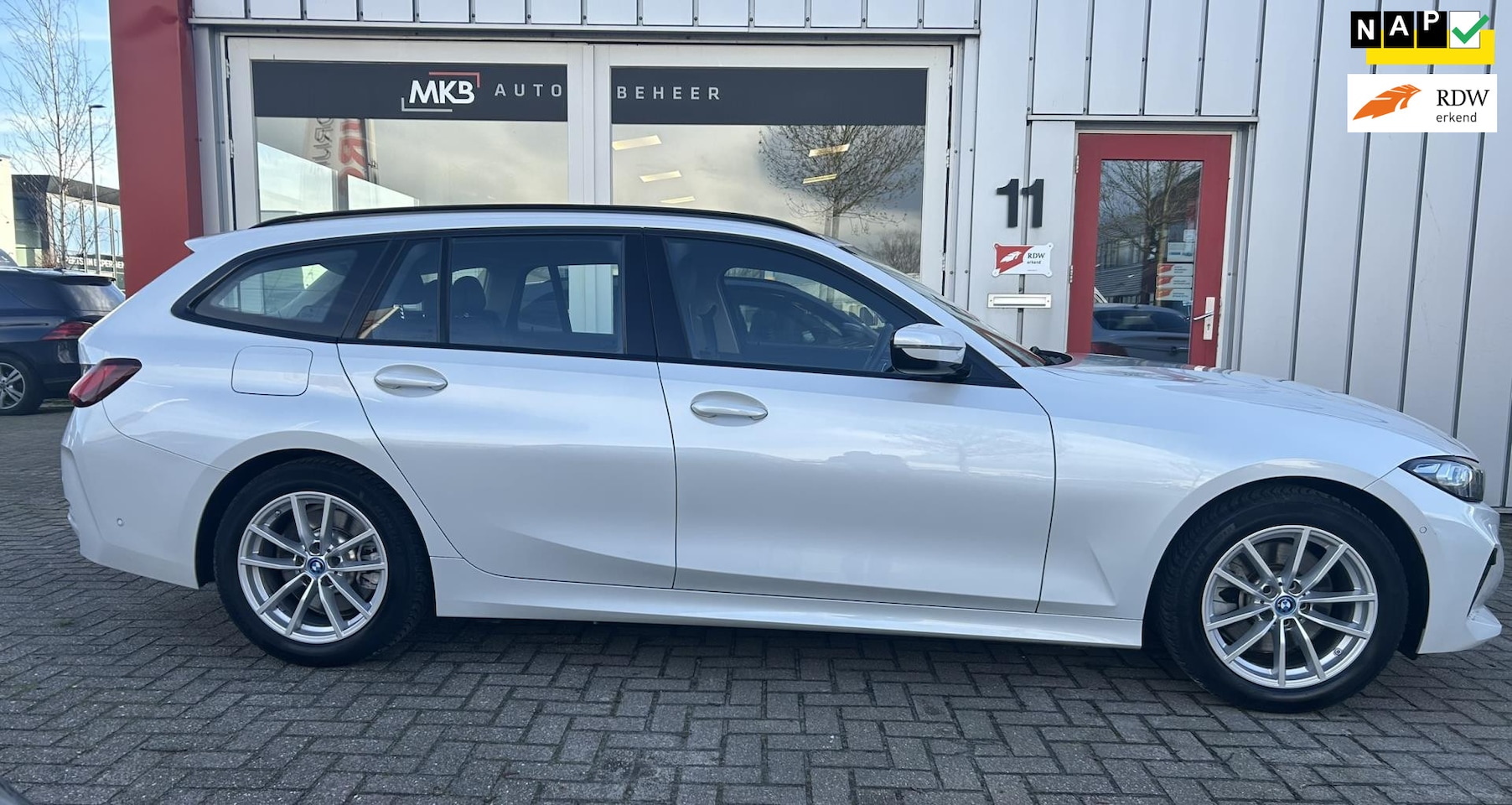 BMW 3-serie Touring - 320E WideScreen/Leer/LED - AutoWereld.nl