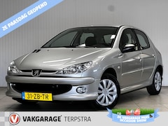 Peugeot 206 - 1.4 Forever/ D-Riem Verv 170.000KM/ AIRCO/ C.V.Afstand/ Radio-CD/ Elek.Pakket/ Isofix/ Met