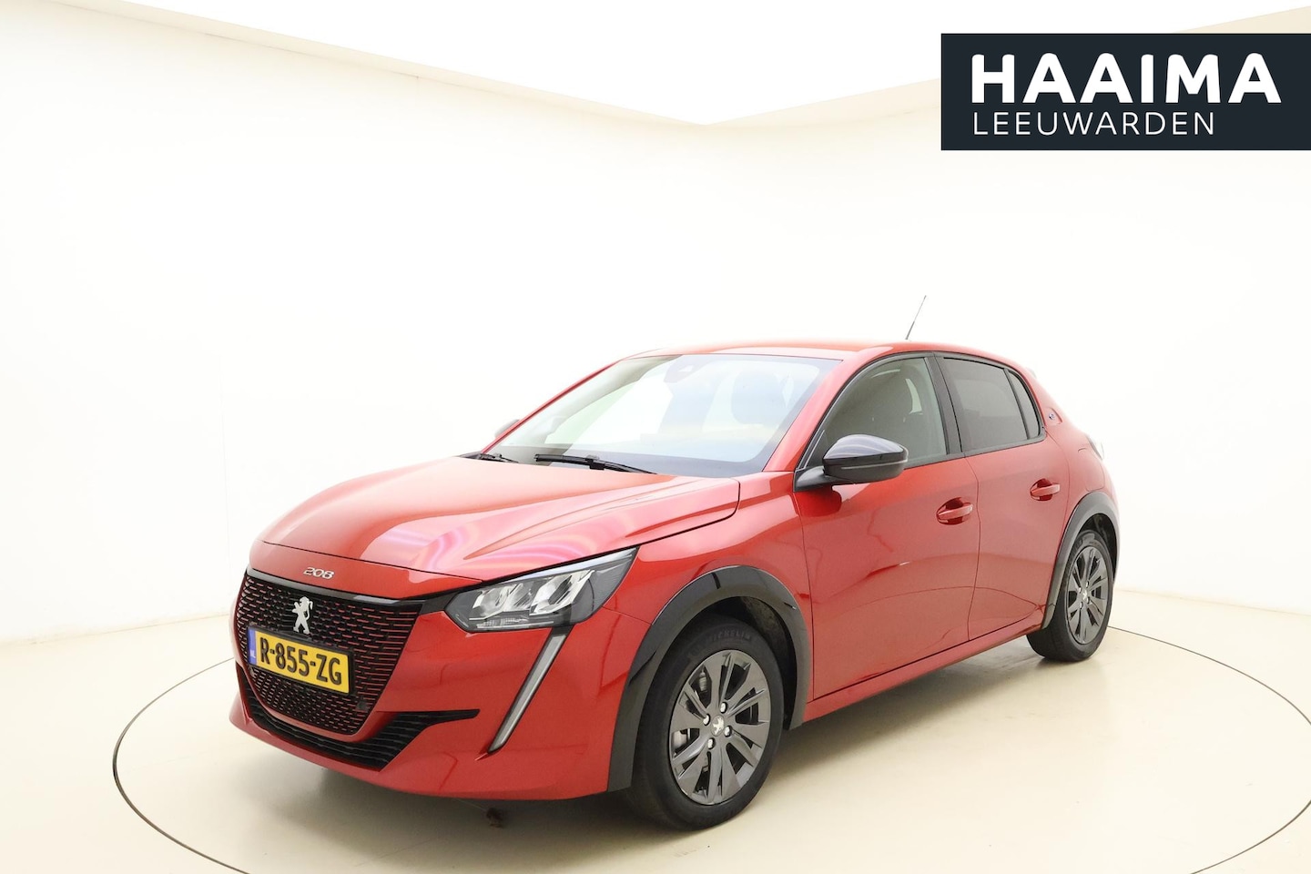 Peugeot e-208 - EV Allure 50 kWh Stoelverwarming l Navigatie l Bluetooth l Apple Carplay & Android Auto l - AutoWereld.nl