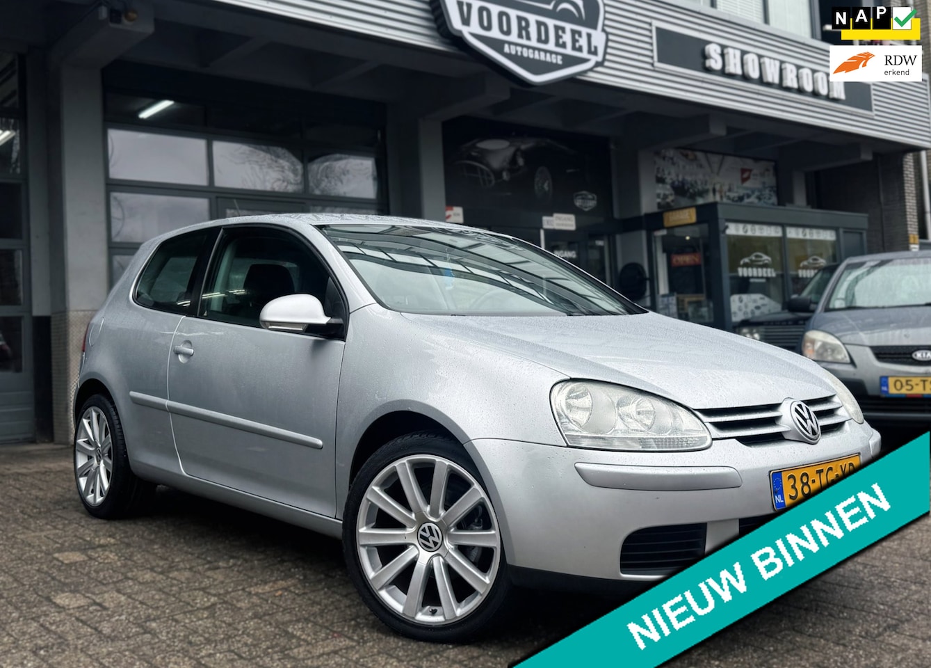 Volkswagen Golf - 1.6 FSI Trendline | AIRCO | ELEK.RAMEN | NAP | APK. - AutoWereld.nl