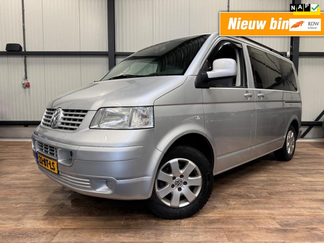 Volkswagen Transporter - Dubbel Cabine 2.5 TDI 96KW 300 / CRUISE / CAMERA / CARPLAY / - AutoWereld.nl