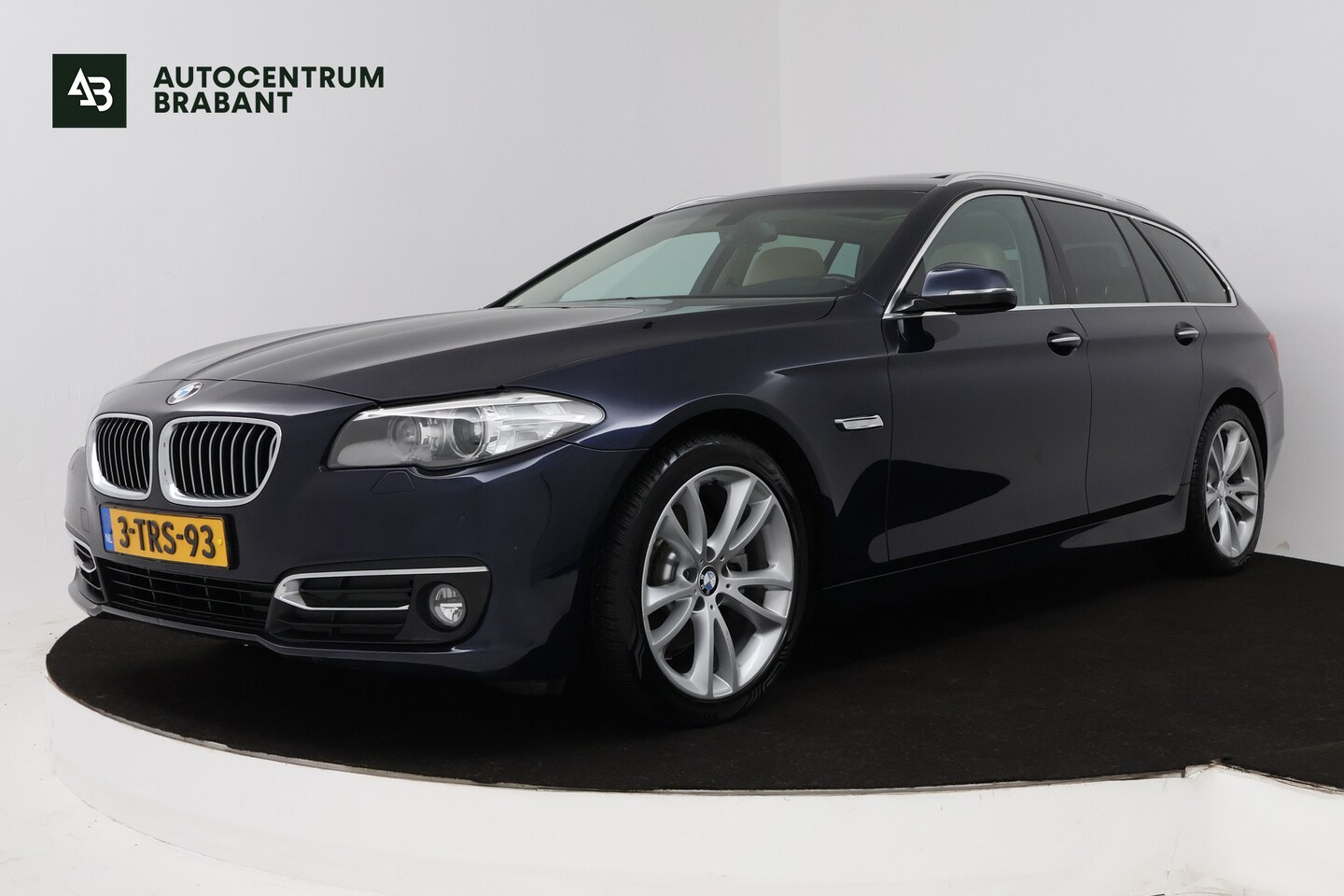 BMW 5-serie Touring - 520i Last Minute Edition (PANORAMADAK, TREKHAAK, STOELVERWARMING, ELEKTR STOELEN, CRUISE C - AutoWereld.nl